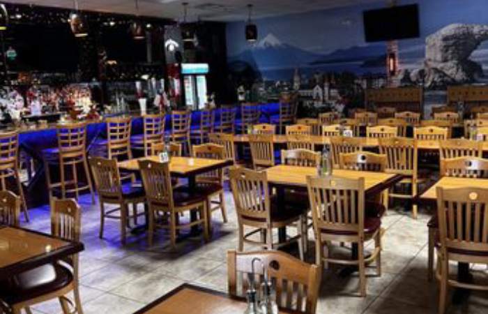 Understanding the Meaning of _Lindo_ in _Un Lindo Restaurante