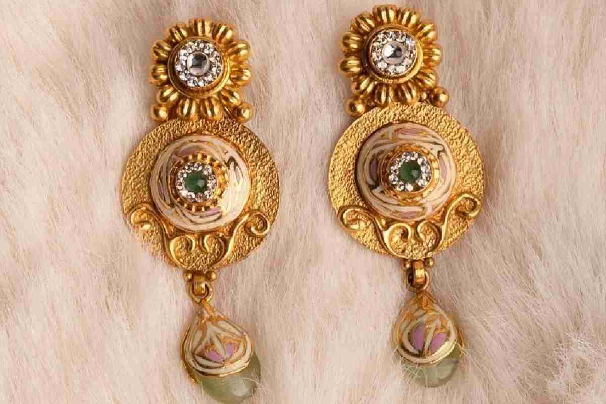 Simple Latest Design of Gold Earrings (7)