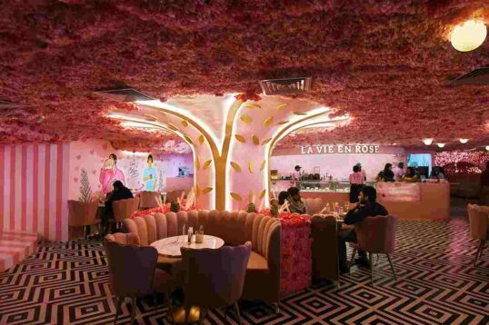 Details about La Vie En Rose Cafe & Bistro
